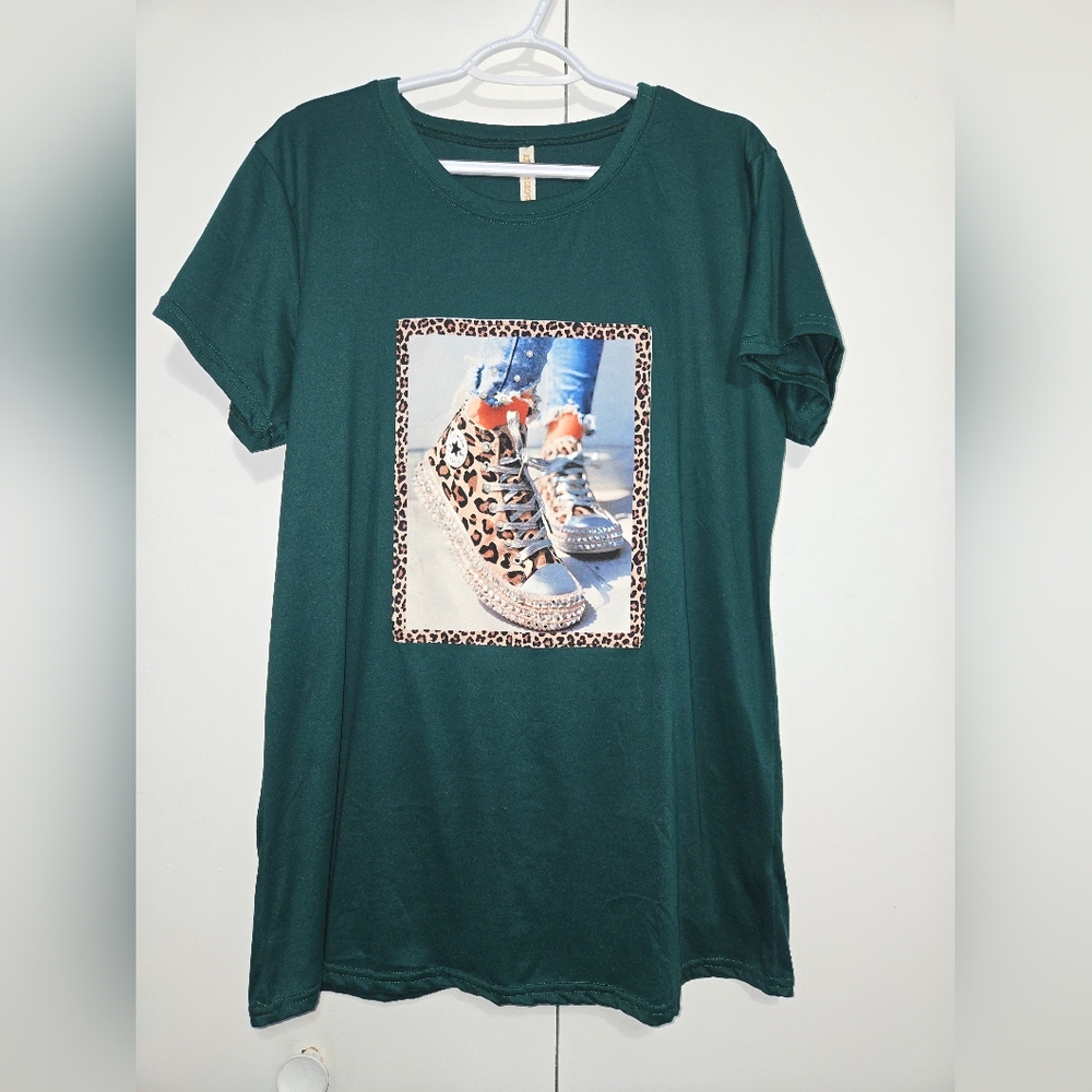 Women's Green Short Sleeve Tee w/ Leopard Sneaker‎ Print & Pearl Accents Size 3X